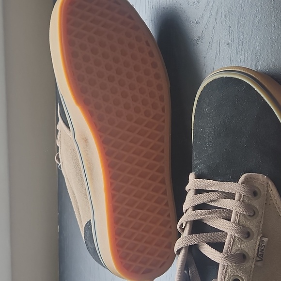 Vans 8.5 Mens shoes Never Worn - Picture 2 of 2